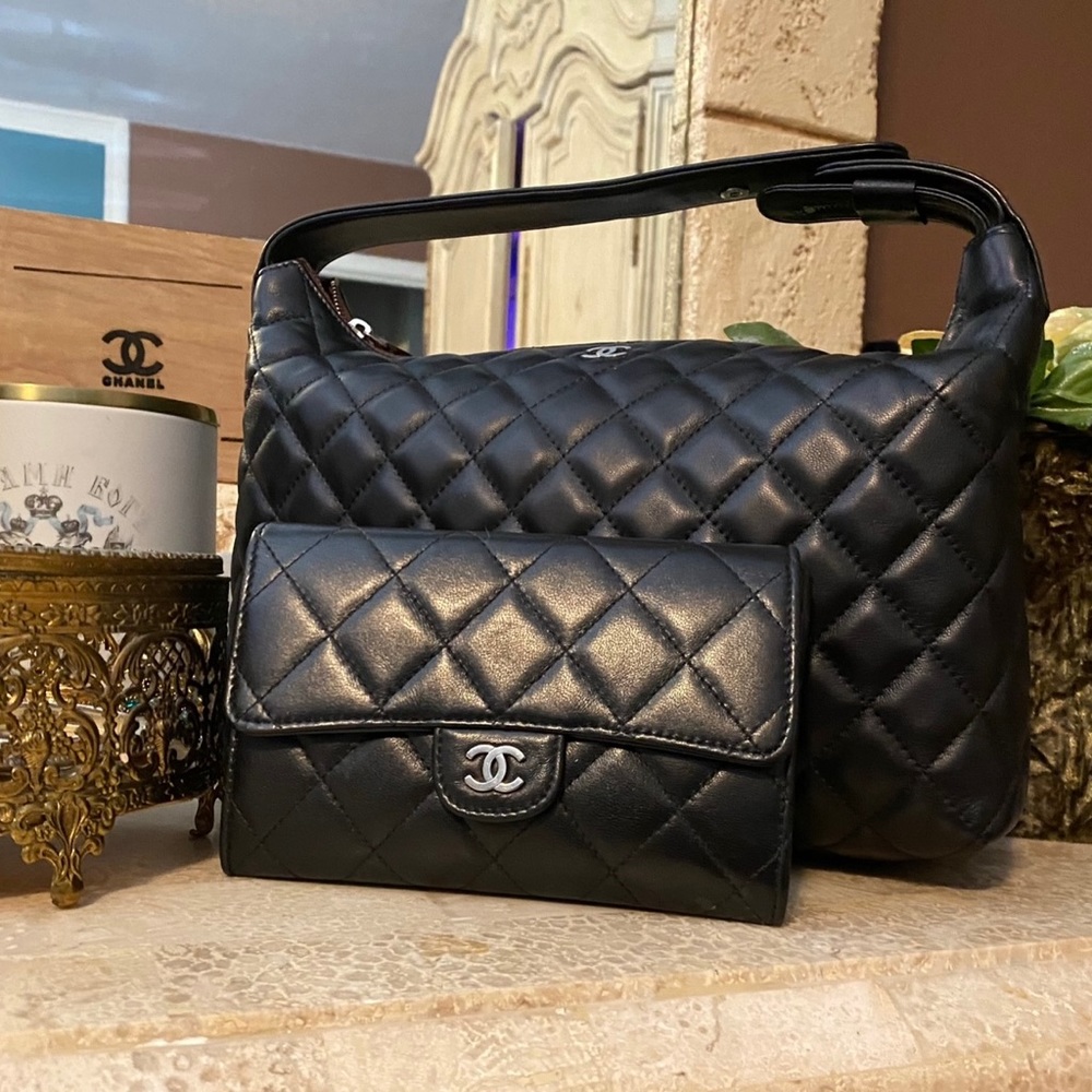 🌹 CHANEL Quilted Lambskin handbag ~ NEW/FLAWLESS - Picture 8 of 10